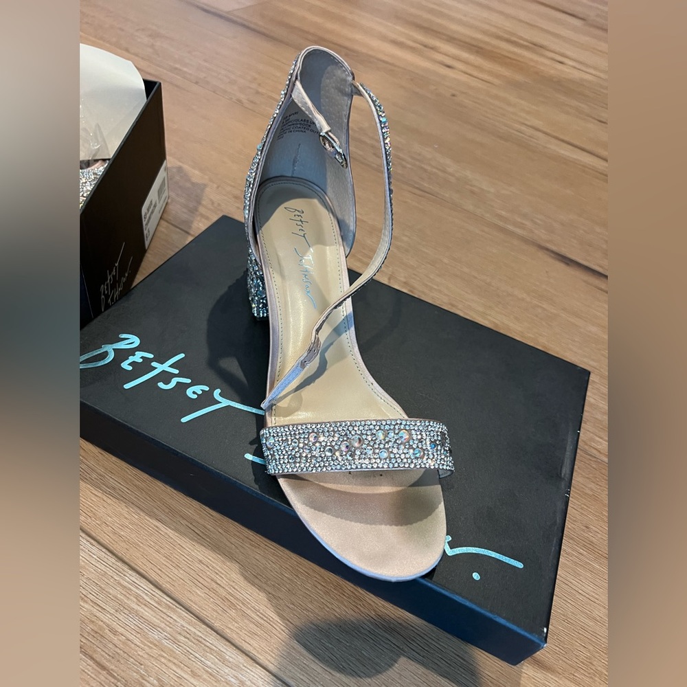 Betsy Johnson SB Mari